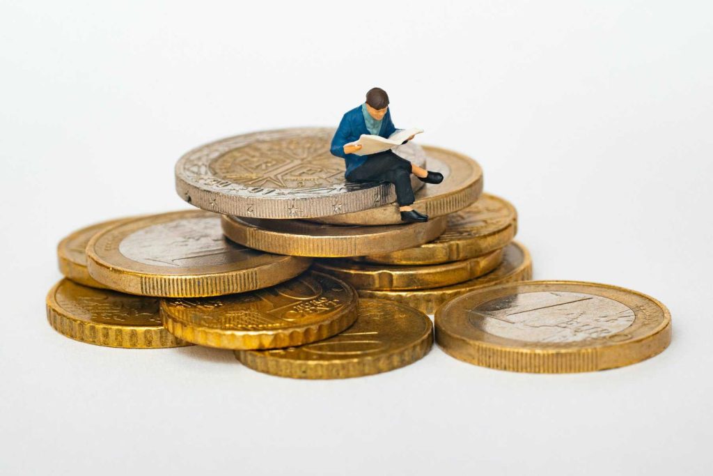Essential Tax Considerations for American Expats Investing for Their Dual Citizen Children in the UK and How a Dual Qualified Tax Adviser Can Help.